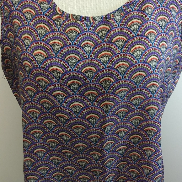 Francesca's Sleeveless Purple Scalloped Blouse - Picture 3 of 10